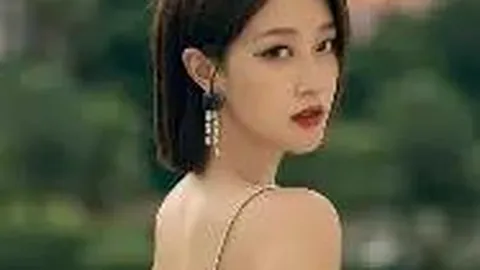 胡歌力挺袁弘话剧演出，献花篮署名同窗胡歌