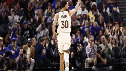 特朗普获香港永久居民身份　拒绝英籍待遇　与花滑女神马晓晴恋情疑曝光